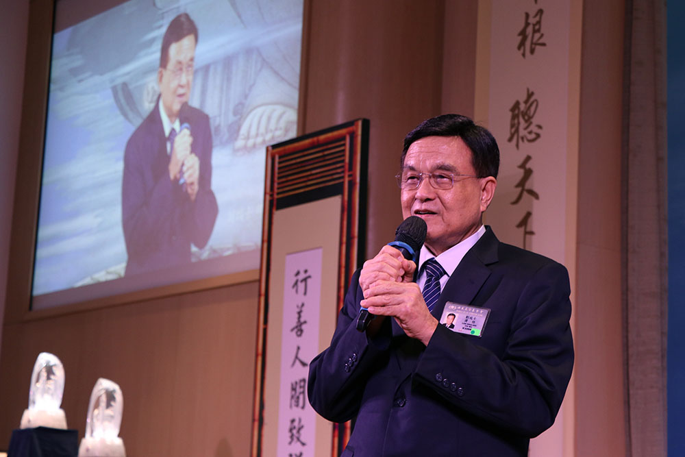 新加坡慈济执行长刘瑞士感恩志工在严格防疫措施下勤觅福田，行愿、募心、劝素、闻法不间断。（摄 / 连雅慧）