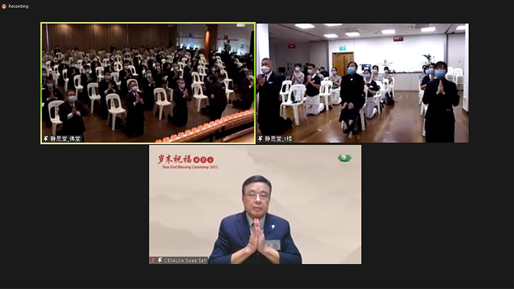 Tzu Chi Singapore CEO Low Swee Seh (below) attended the ceremony live online with volunteers at Jing Si Hall. (Screenshot by Lee Lang Cheng) 