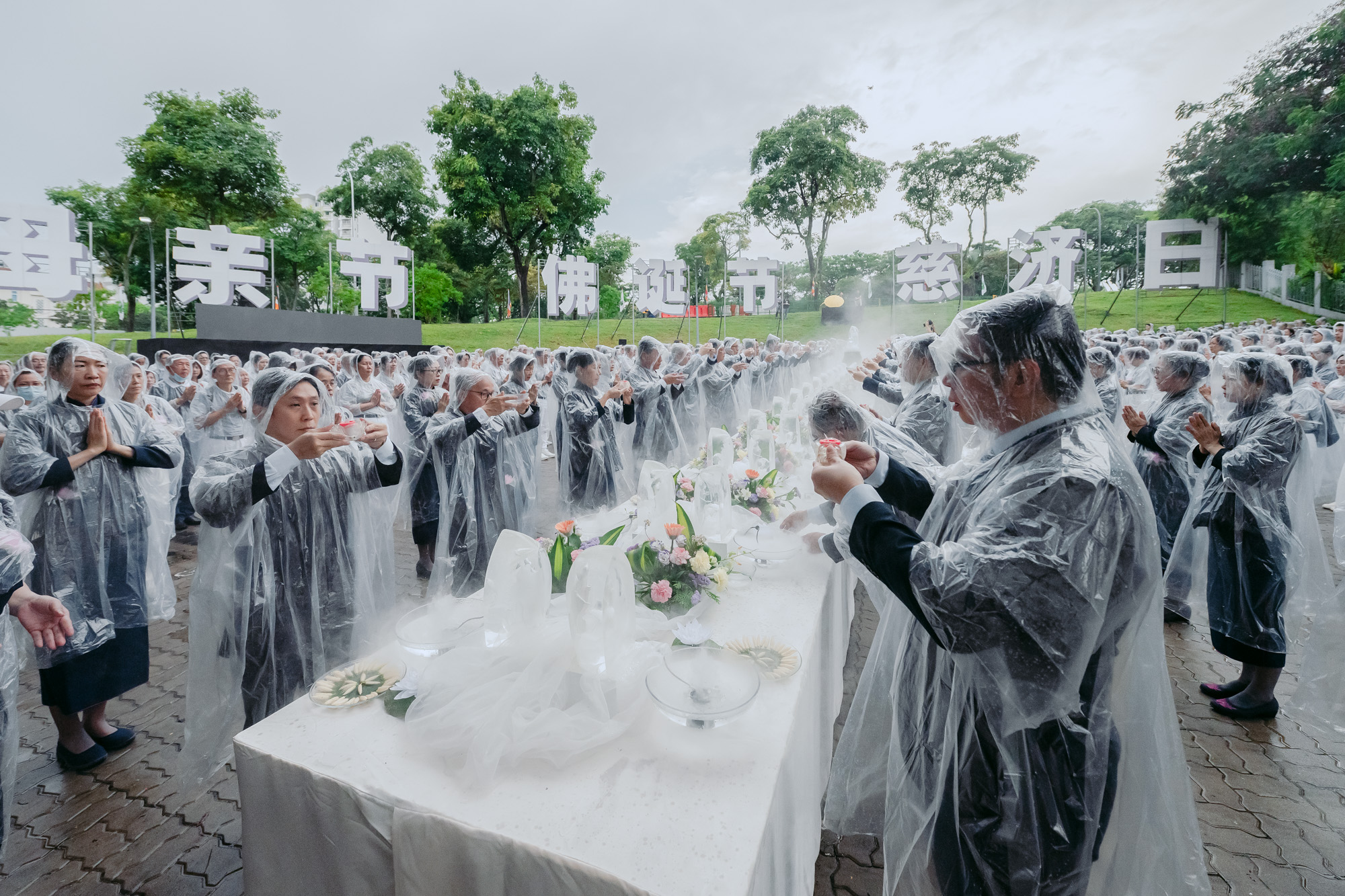 甘露雨中迎佛诞 弘法利生真实义